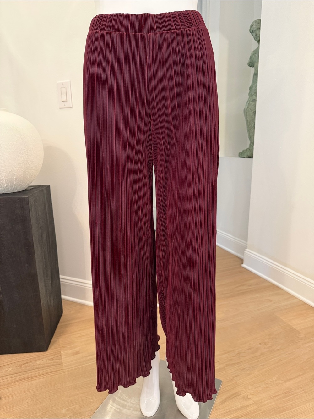 Wide-Leg Pleated Pull-On Ankle length Pants in Burgundy